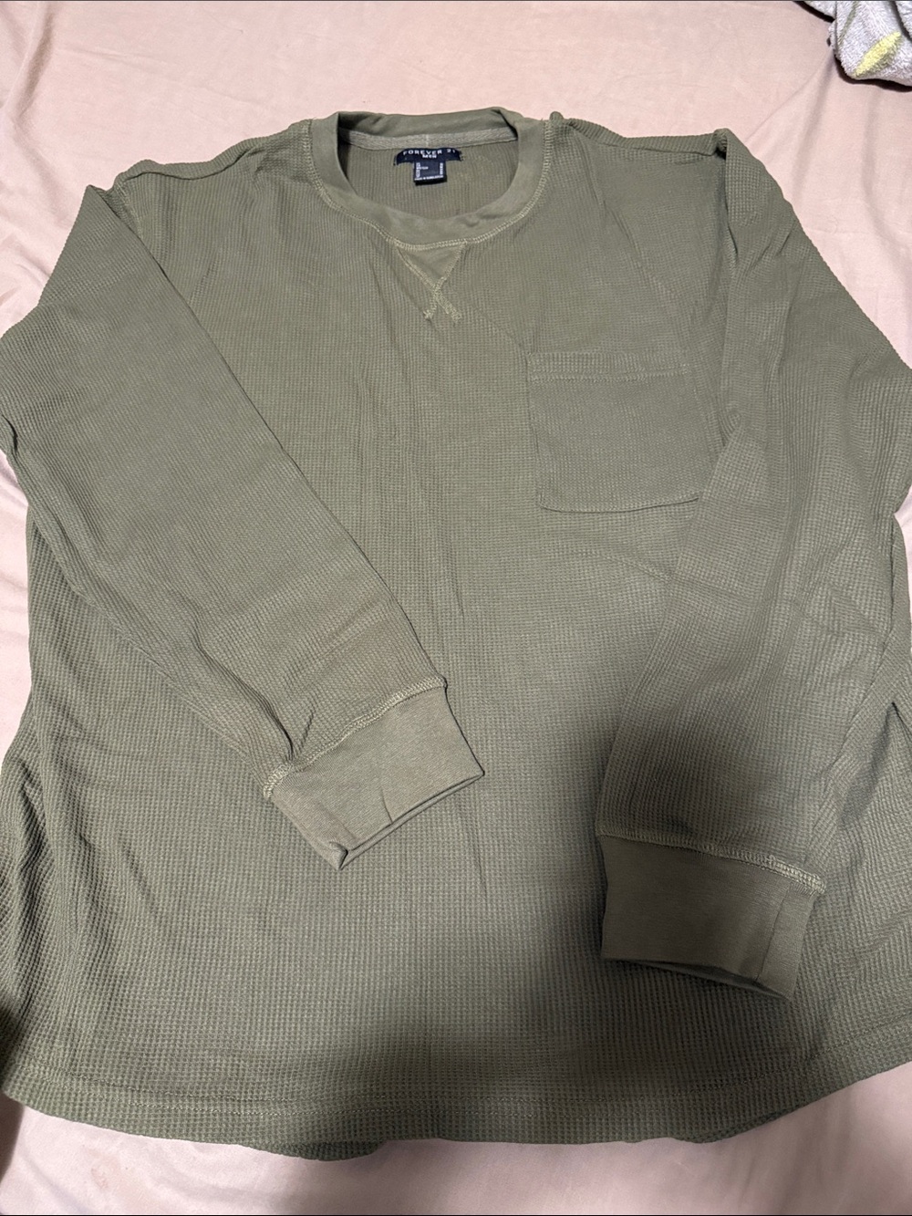 NWOT Forever 21 medium Men’s  Green Waffle Knit Long Sleeve Pocket Top